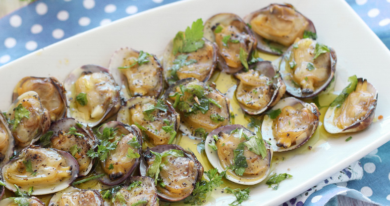 Come cucinare le Vongole al Basilico: Un delizioso antipasto di mare