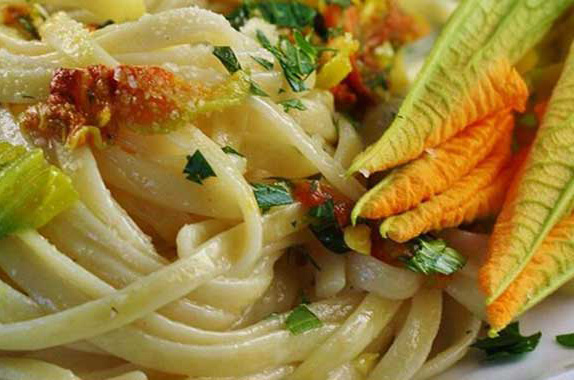 Nastrini ai fiori di zucca: una ricetta estiva da gustare