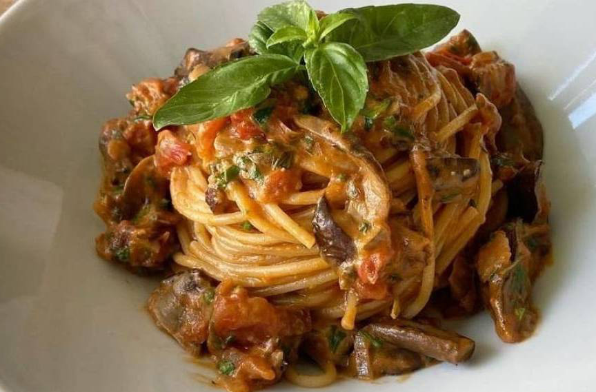 Ricetta Tradizionale: Bucatini alla Boscaiola – Semplice e Deliziosa