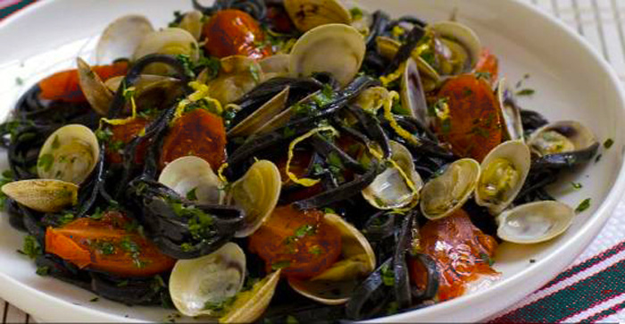 Ricetta facile di Vongole e Pomodorini: Un Delizioso Secondo Piatto Italiano