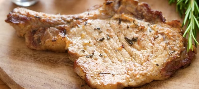 Bistecchine in salsa al Microonde: Una Ricetta Semplice e Gustosa