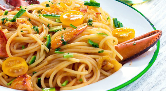 Ricetta Spaghetti con granchio e uva: Un’esplosione di sapori mediterranei