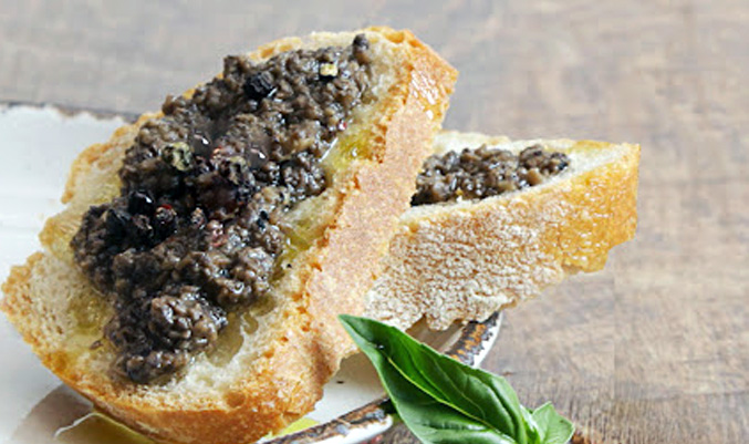 Antipasto di Crostini al Tartufo e Acciughe: Un’Esperienza Gustativa Raffinata