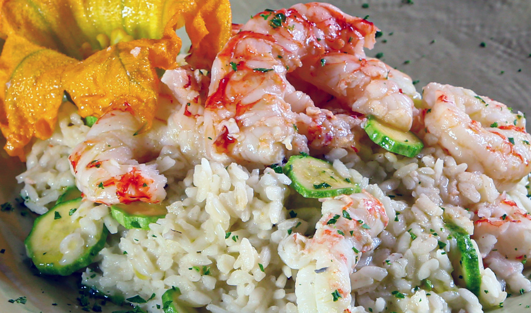 Risotto Scampi e Fiori di Zucca: Una Delizia di Mare e Terra