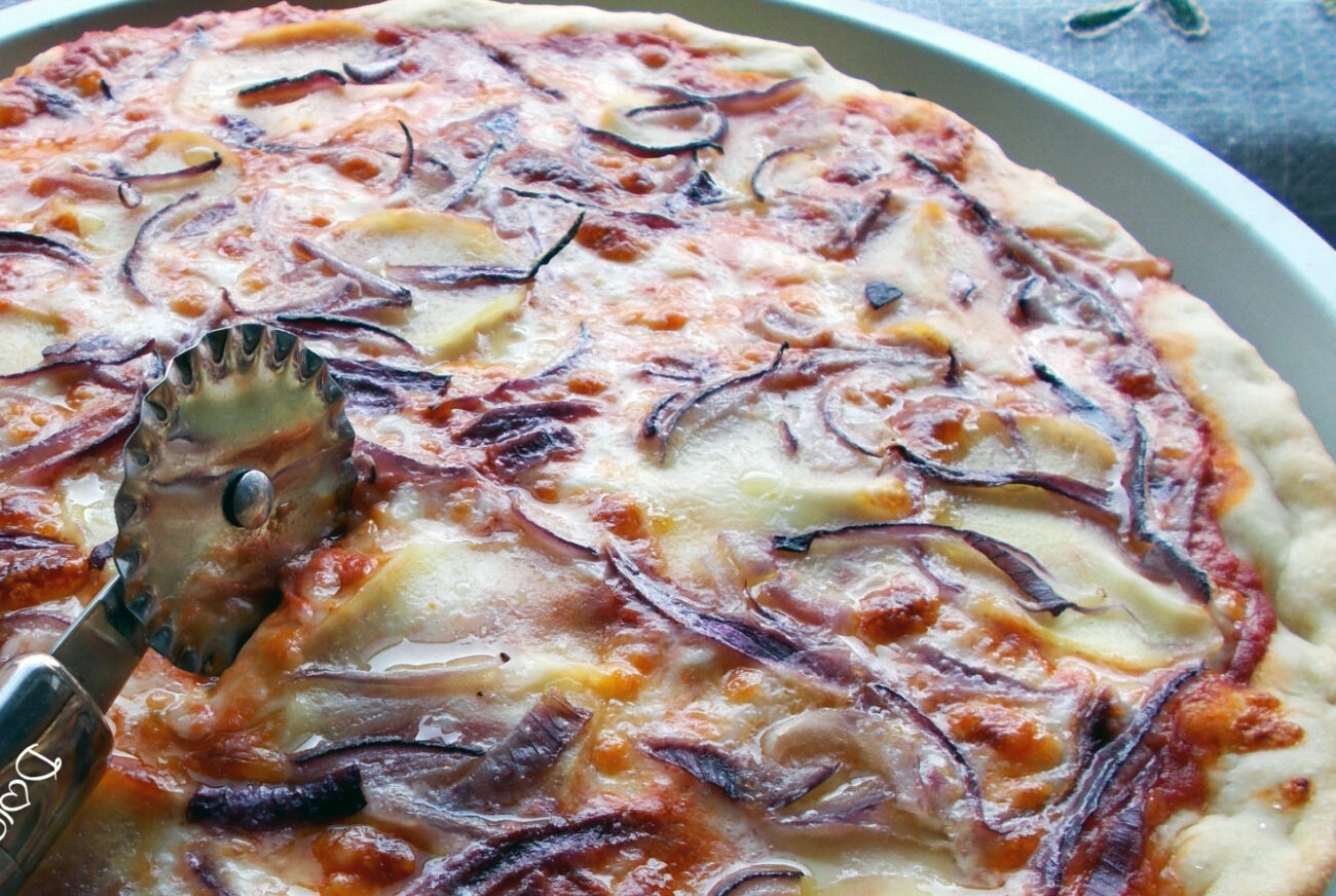 Pizza alle Cipolle: La Ricetta Perfetta per un Piacere Semplice e Gustoso