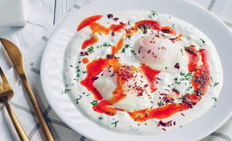Come Preparare Uova in Camicia con Salsa di Yogurt al Microonde