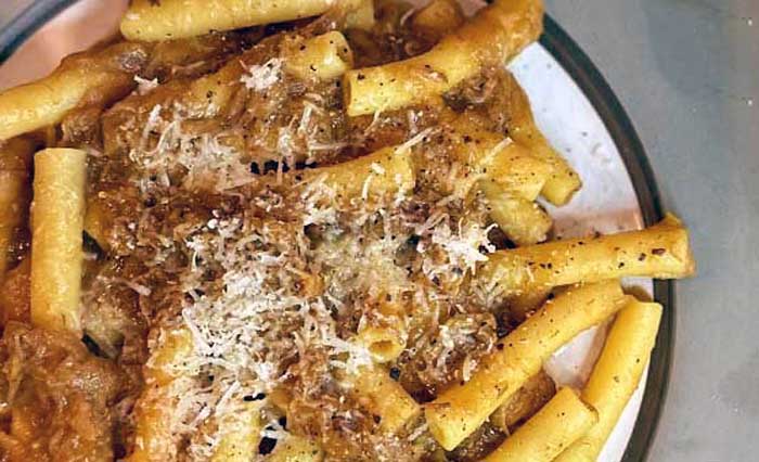 Pasta alla Genovese: Un Capolavoro della Cucina Campana