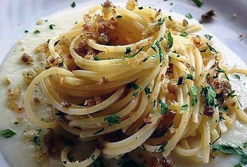 Pasta con Crema di Acciughe: Un Piatto Facile e Veloce per Gli Amanti dei Sapori Intensi