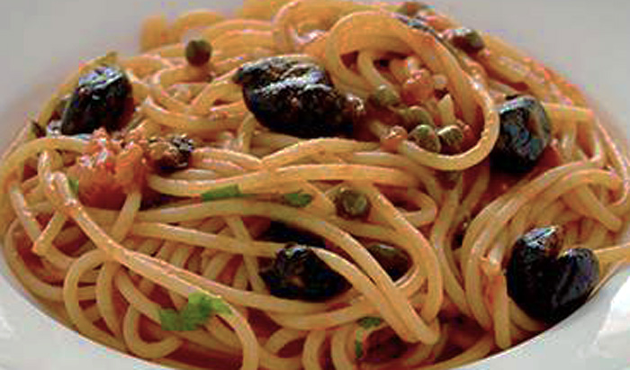 Come fare gli Spaghetti alla Puttanesca: Un Viaggio nelle Radici di un Classico della Cucina Italiana