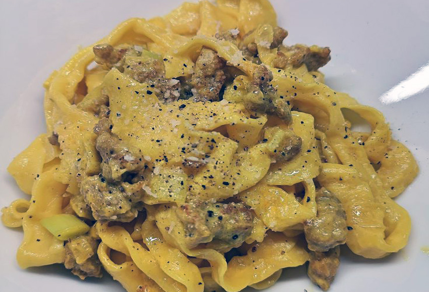 Recipe for Pappardelle with Sausage and Leeks in Rustic Style